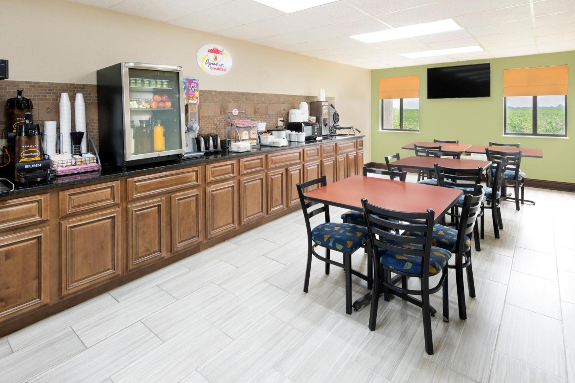Super 8 by Wyndham Charleston Sikeston East MO photo 30