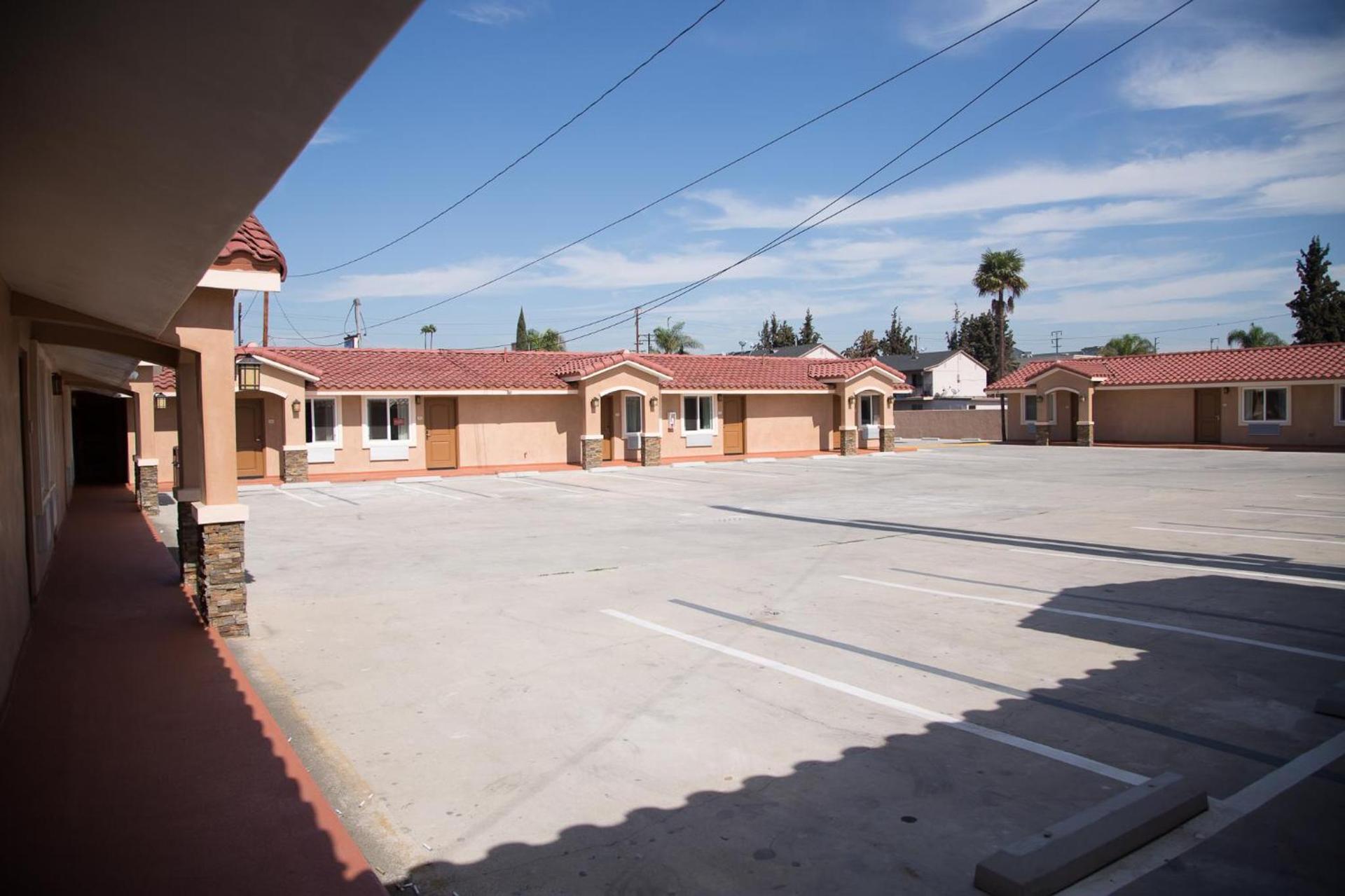Diamond Bell Inn & Suites photo 5