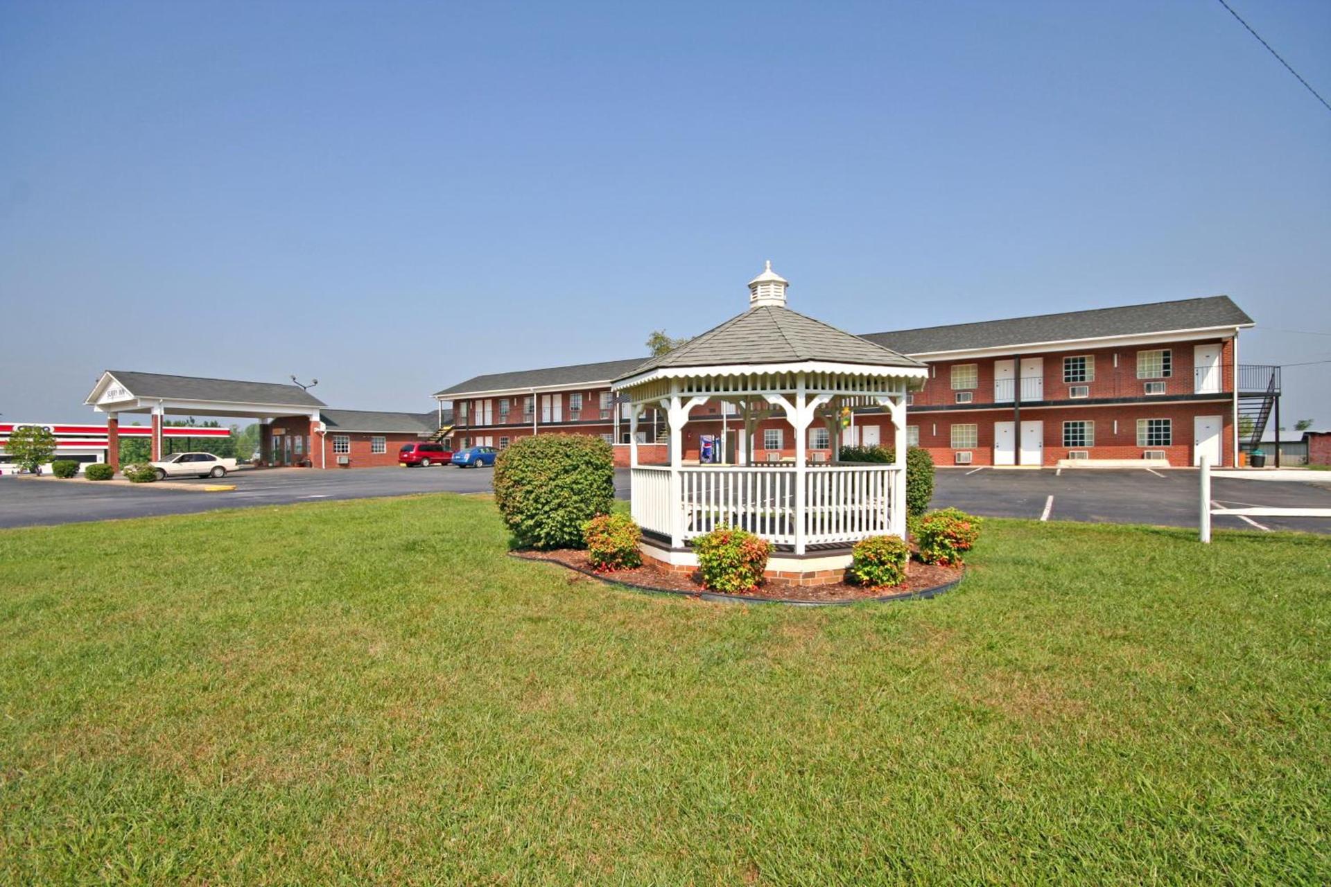 Surry Inn - Dobson - I-77 - Exit 93 photo 1