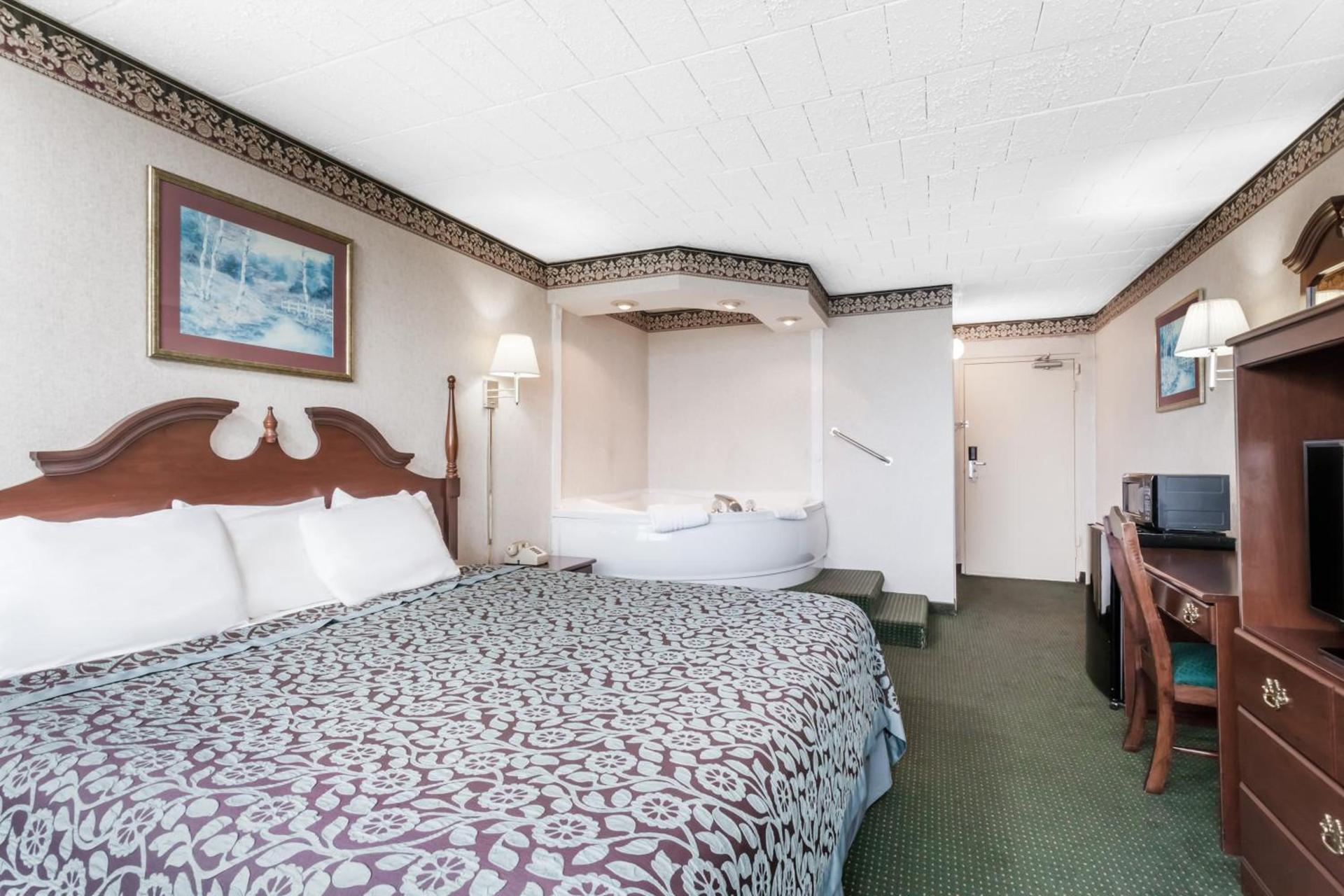 Days Inn by Wyndham Tannersville photo 34