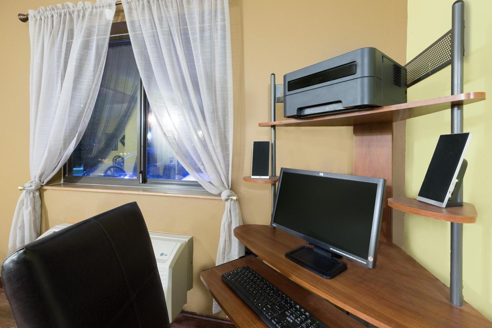 Econo Lodge Inn & Suites Yankton photo 8
