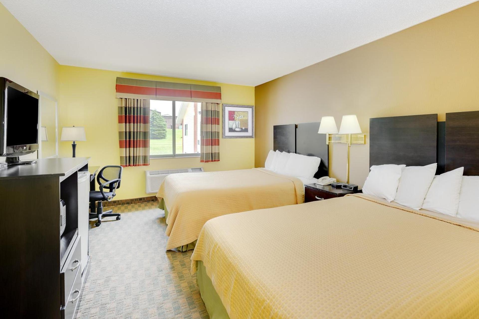 Econo Lodge Inn & Suites Yankton photo 3