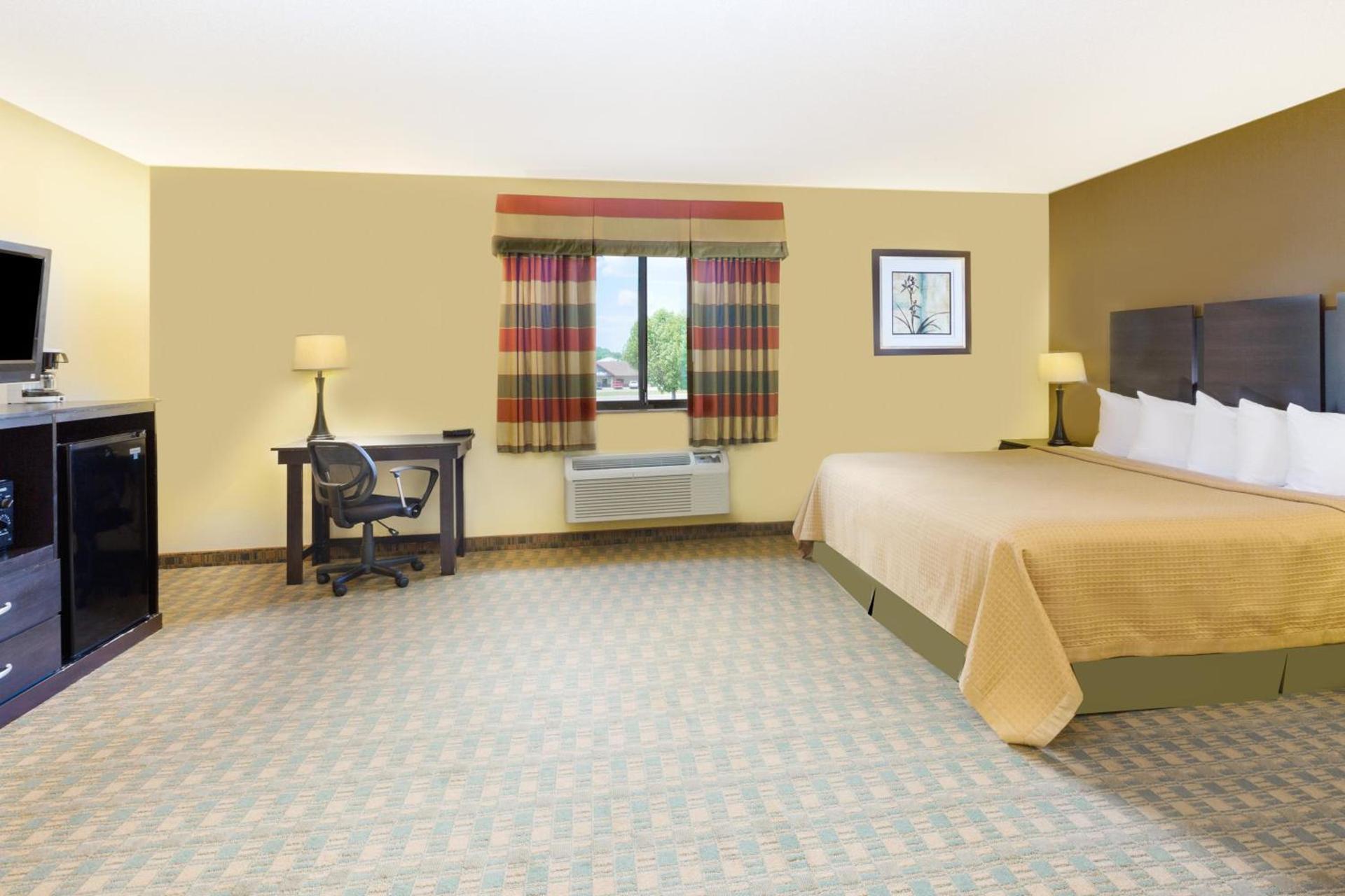 Econo Lodge Inn & Suites Yankton photo 10