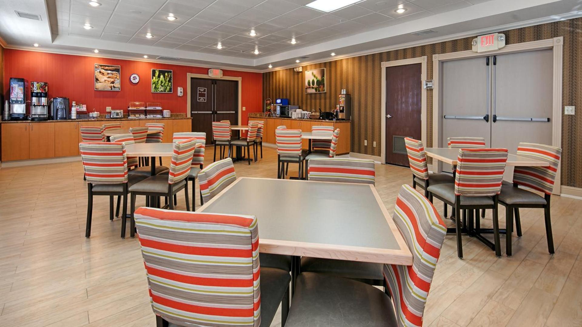 Best Western Plus Rama Inn & Suites photo 42