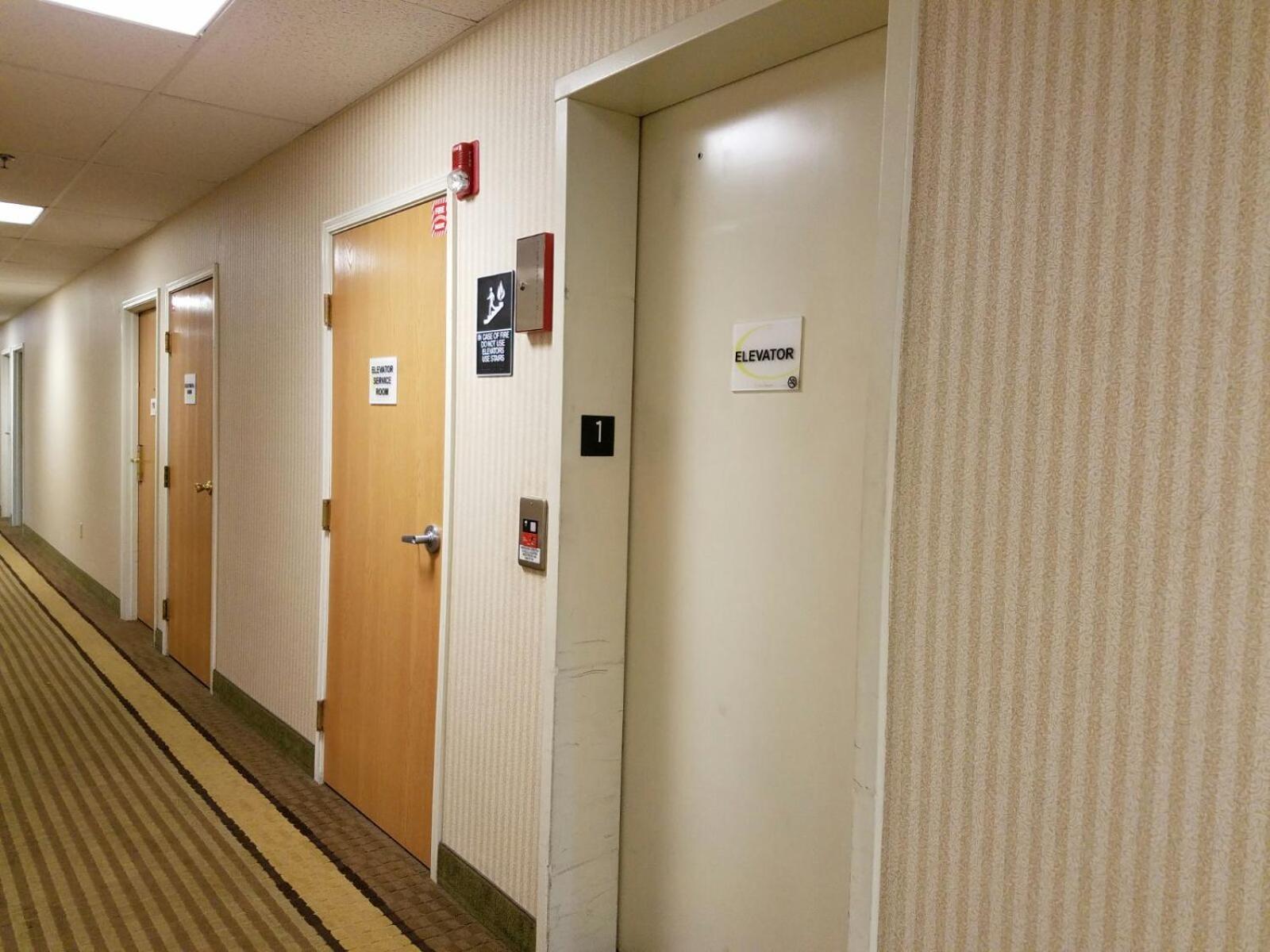 Super 8 by Wyndham Huntington photo 31
