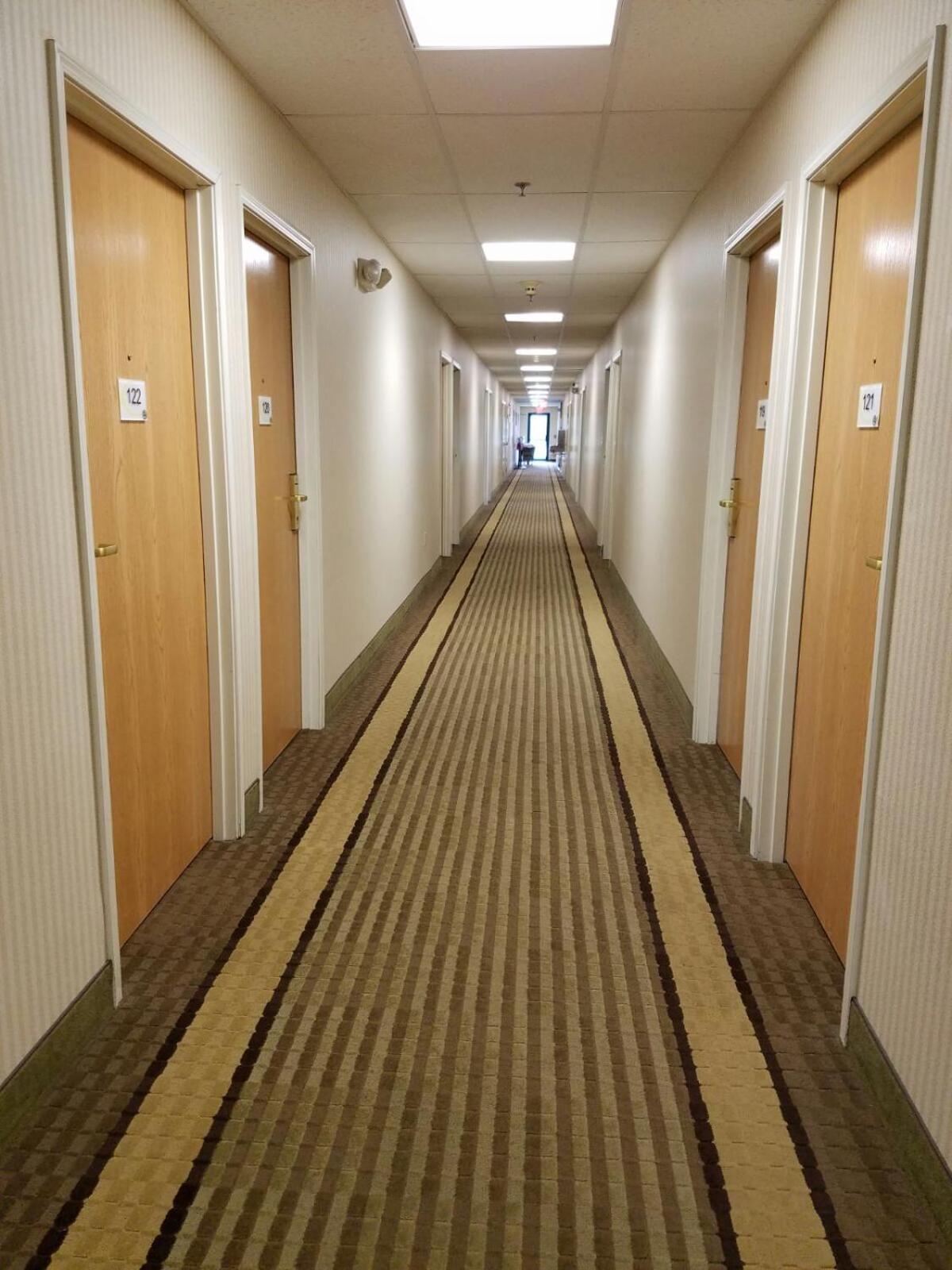 Super 8 by Wyndham Huntington photo 34