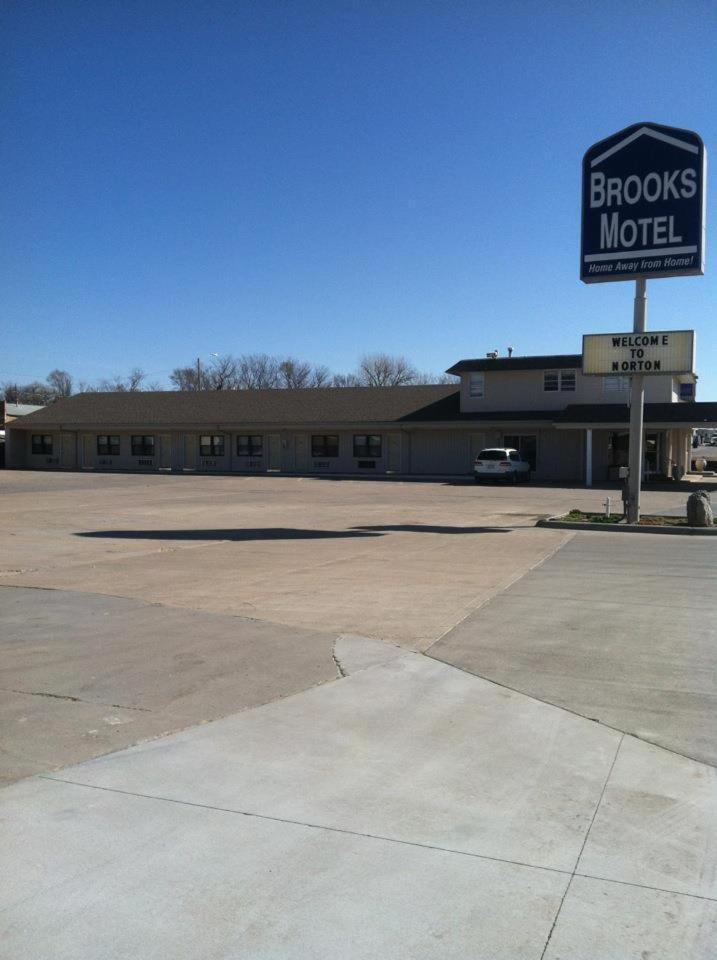 Brooks Motel photo 16