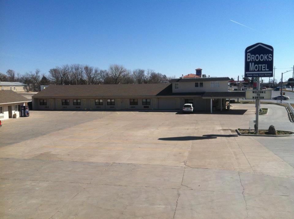 Brooks Motel photo 13