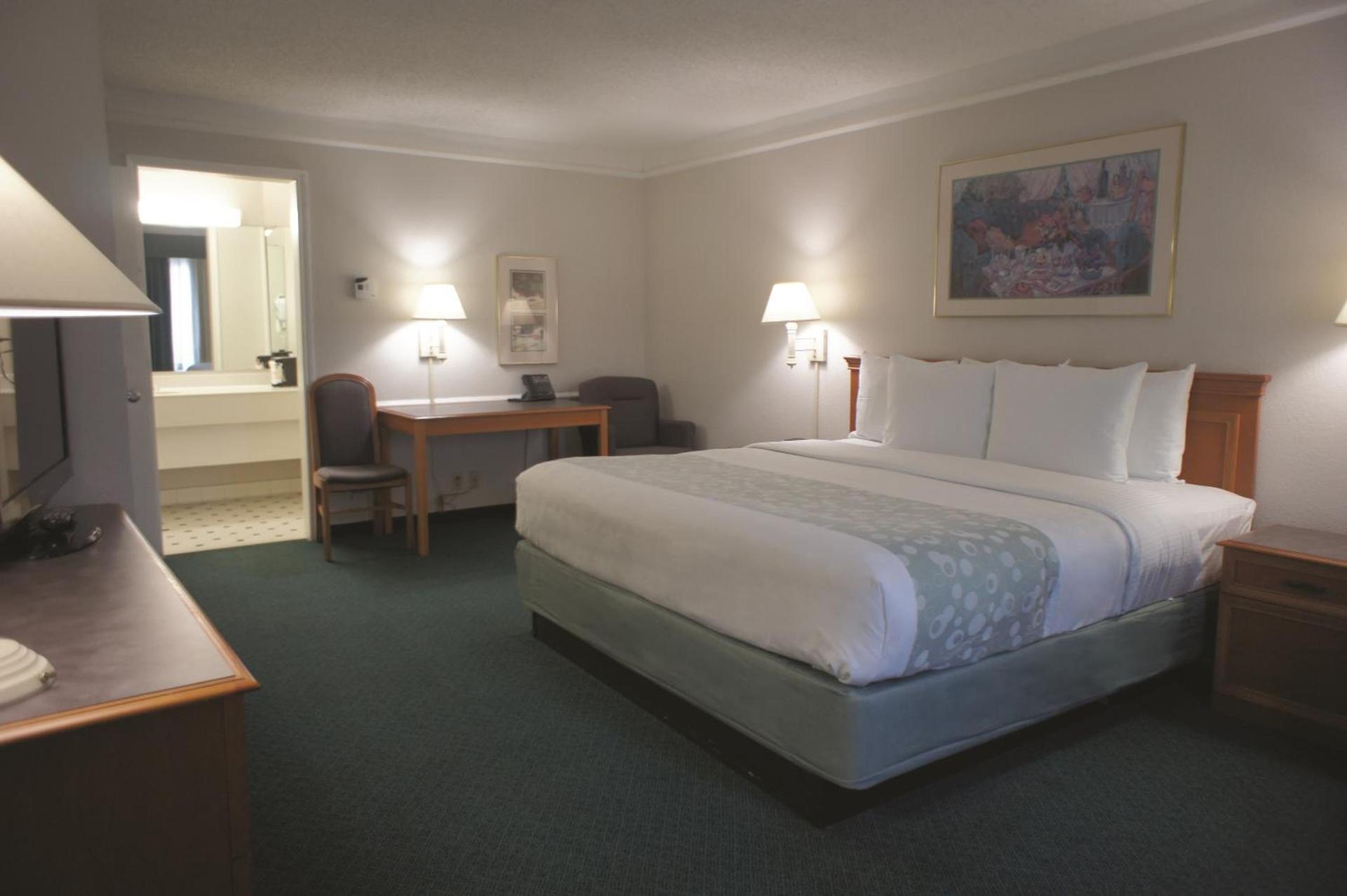 Days Inn by Wyndham Georgetown photo 7