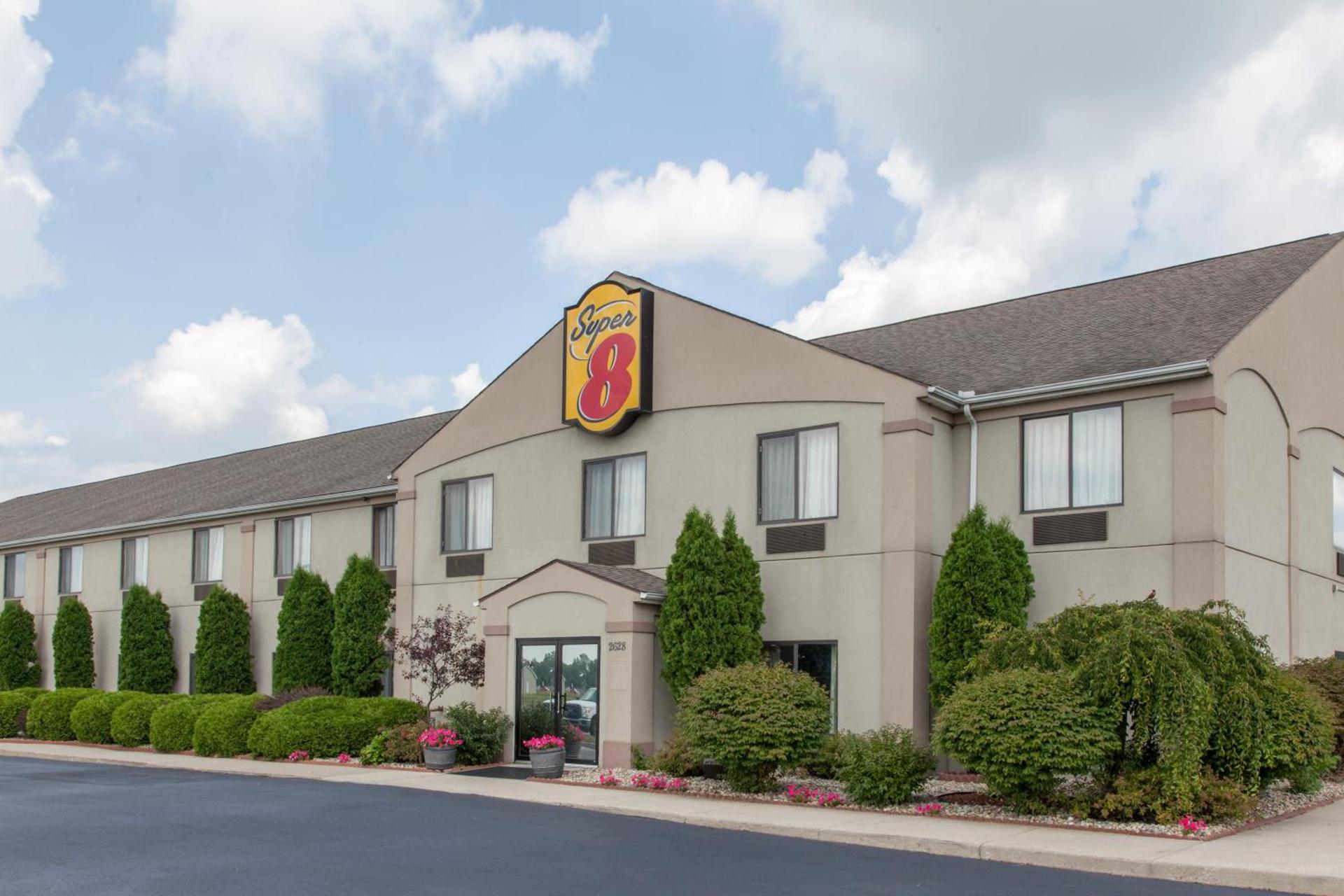 Super 8 by Wyndham Goshen photo 26
