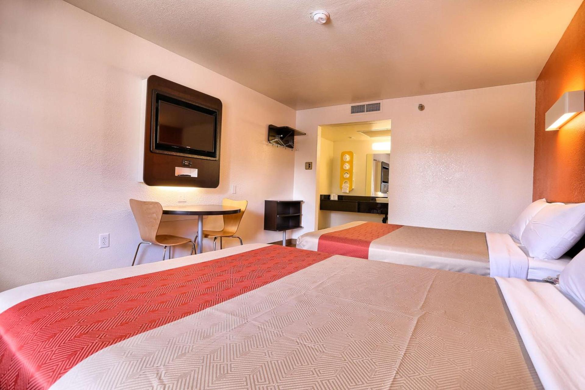 Super 8 by Wyndham Petaluma photo 19