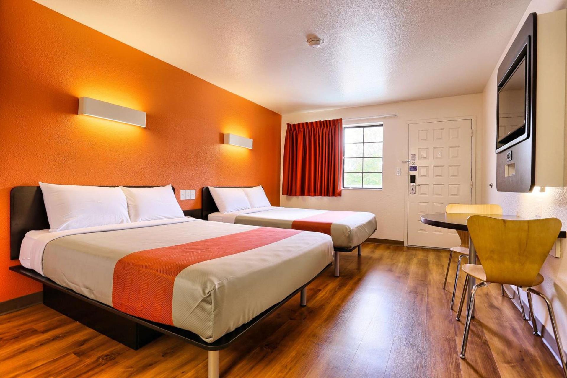 Super 8 by Wyndham Petaluma photo 8