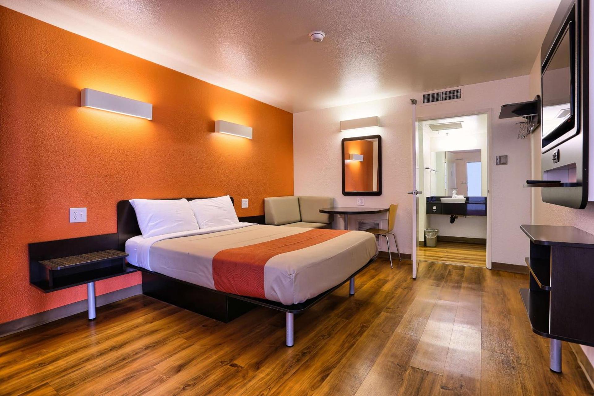 Super 8 by Wyndham Petaluma photo 18