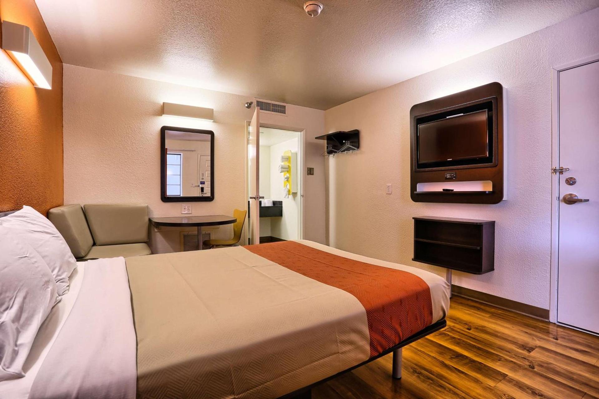 Super 8 by Wyndham Petaluma photo 6