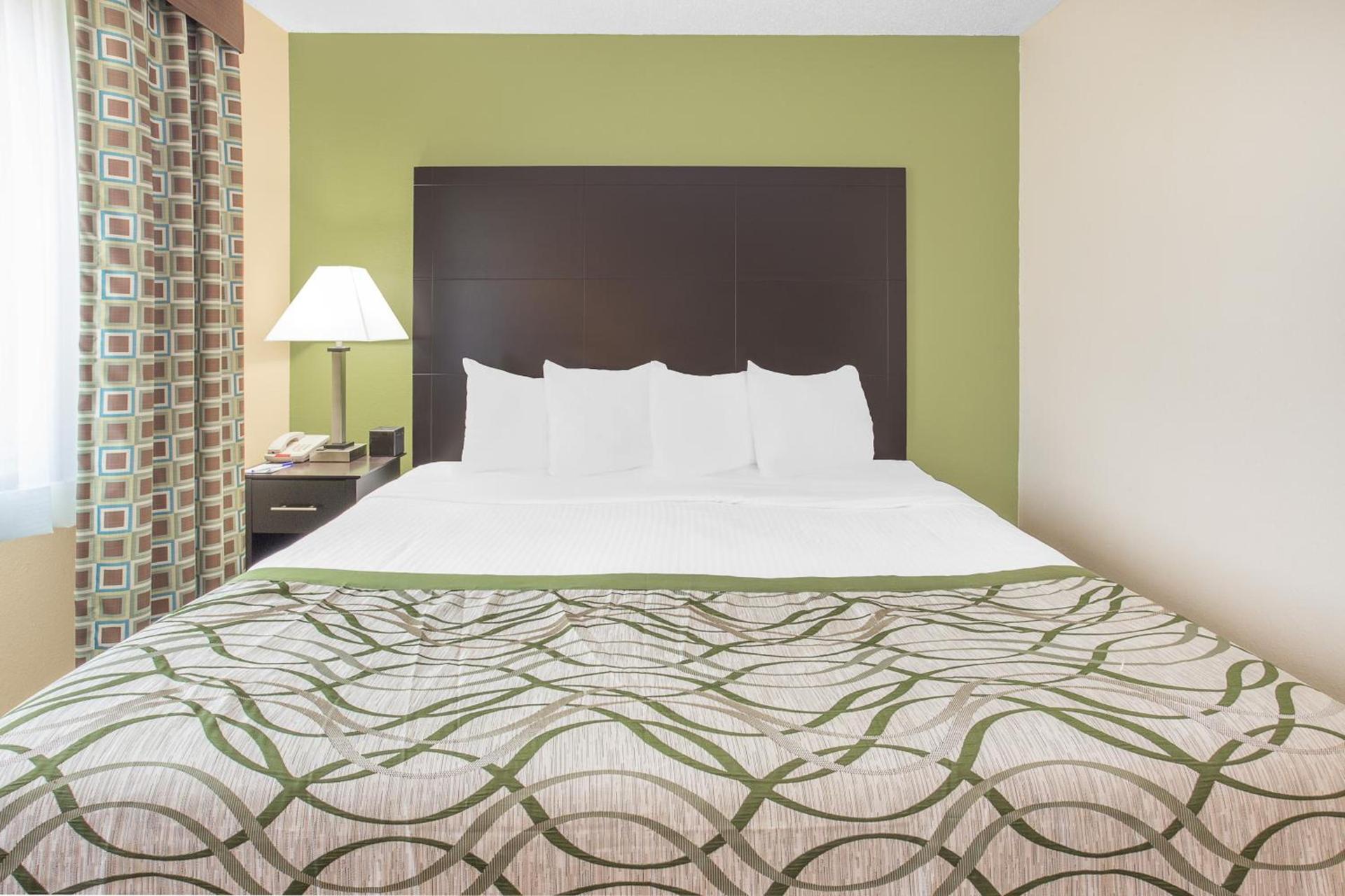 Baymont by Wyndham Holland photo 28