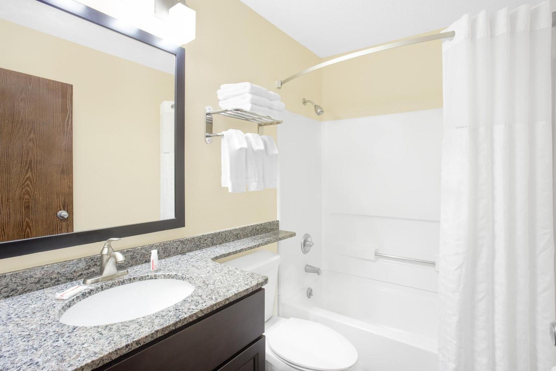 Baymont by Wyndham Holland photo 26