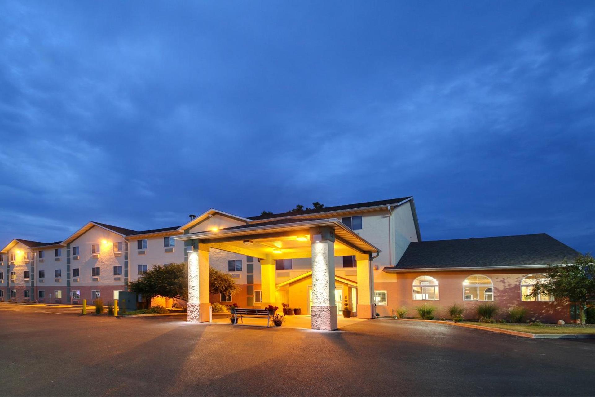 Baymont by Wyndham Galesburg photo 4