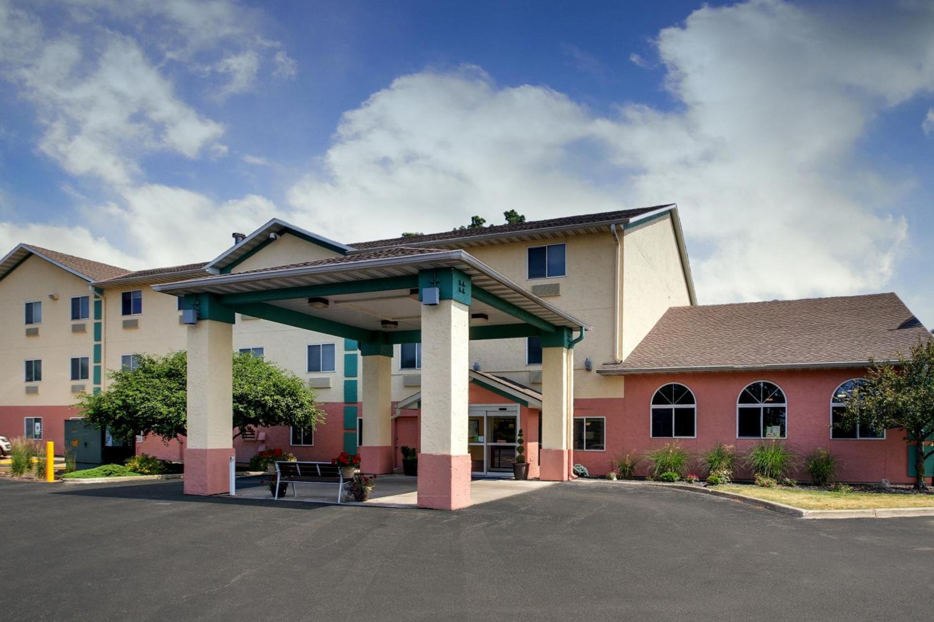 Baymont by Wyndham Galesburg photo 8