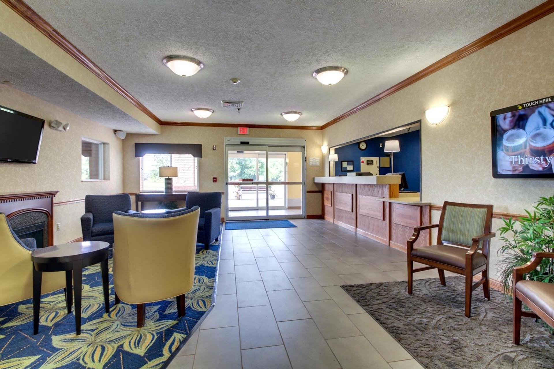 Baymont by Wyndham Galesburg photo 9
