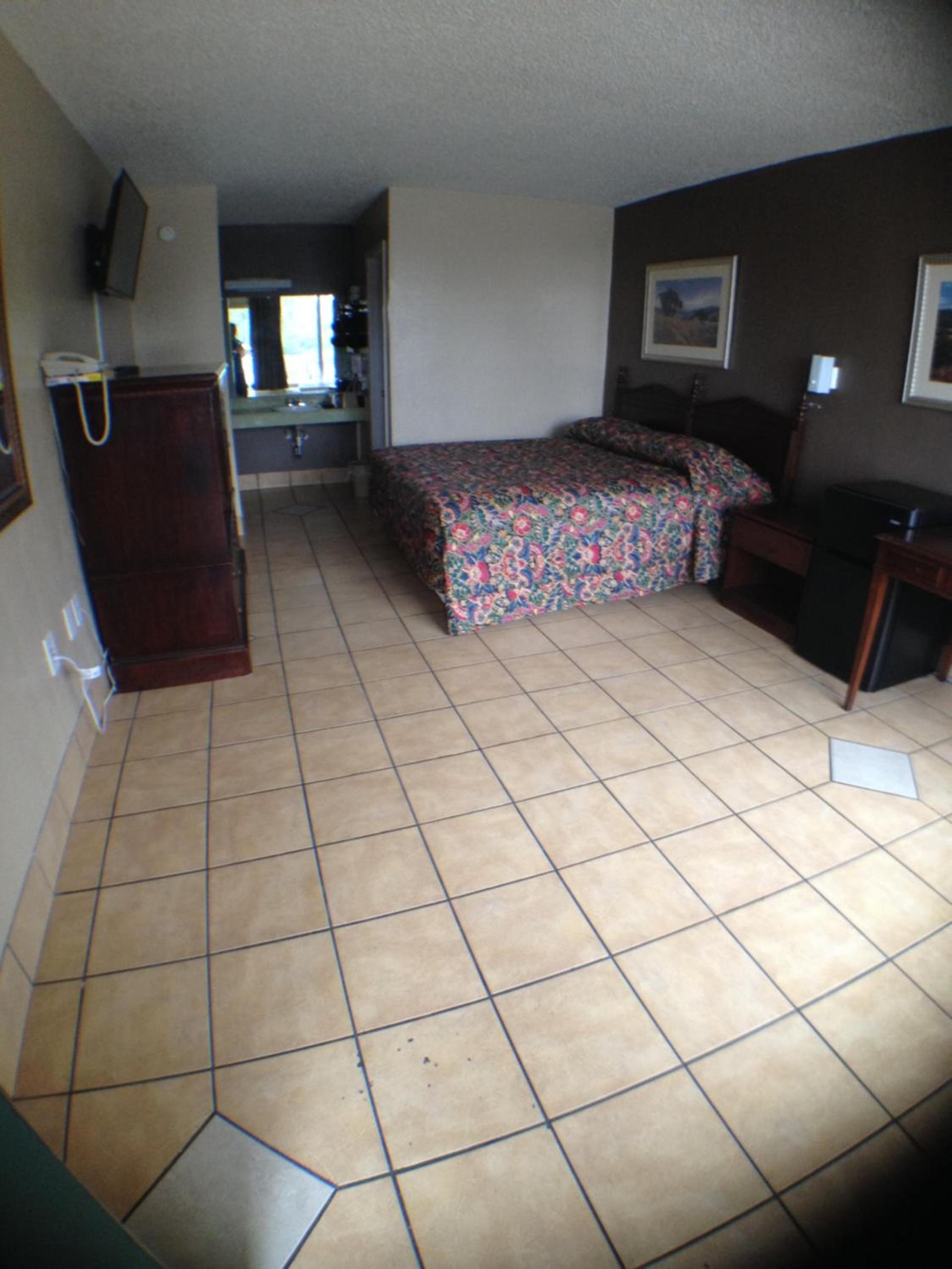 Budget Inn Motel photo 42