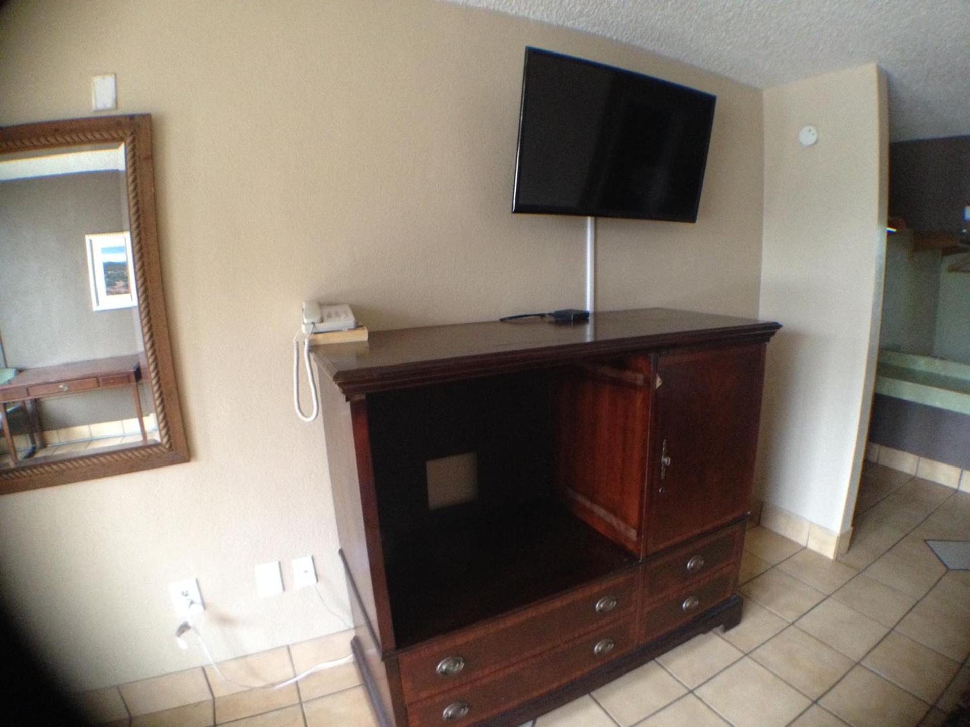 Budget Inn Motel photo 36