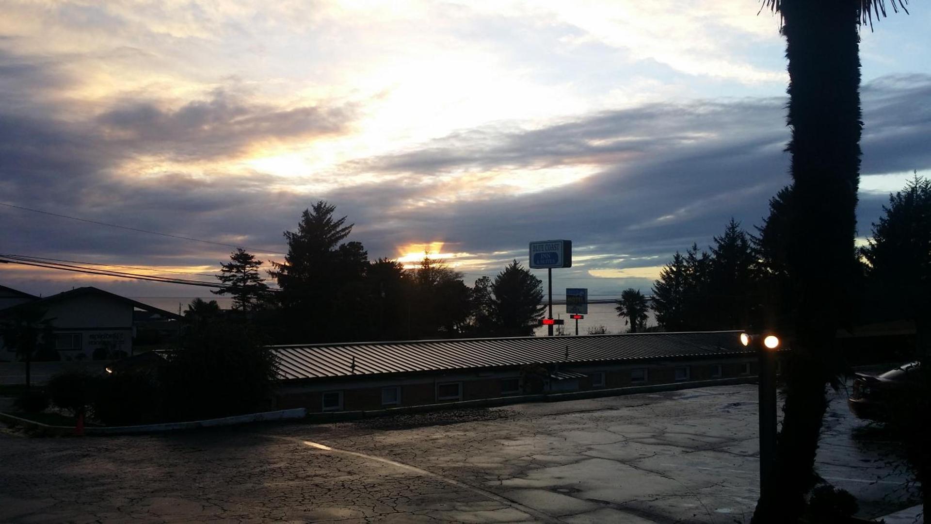 Blue Coast Inn & Suites photo 40