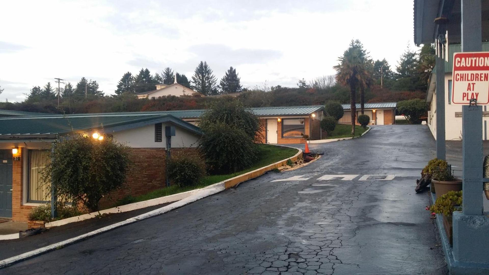 Blue Coast Inn & Suites photo 41