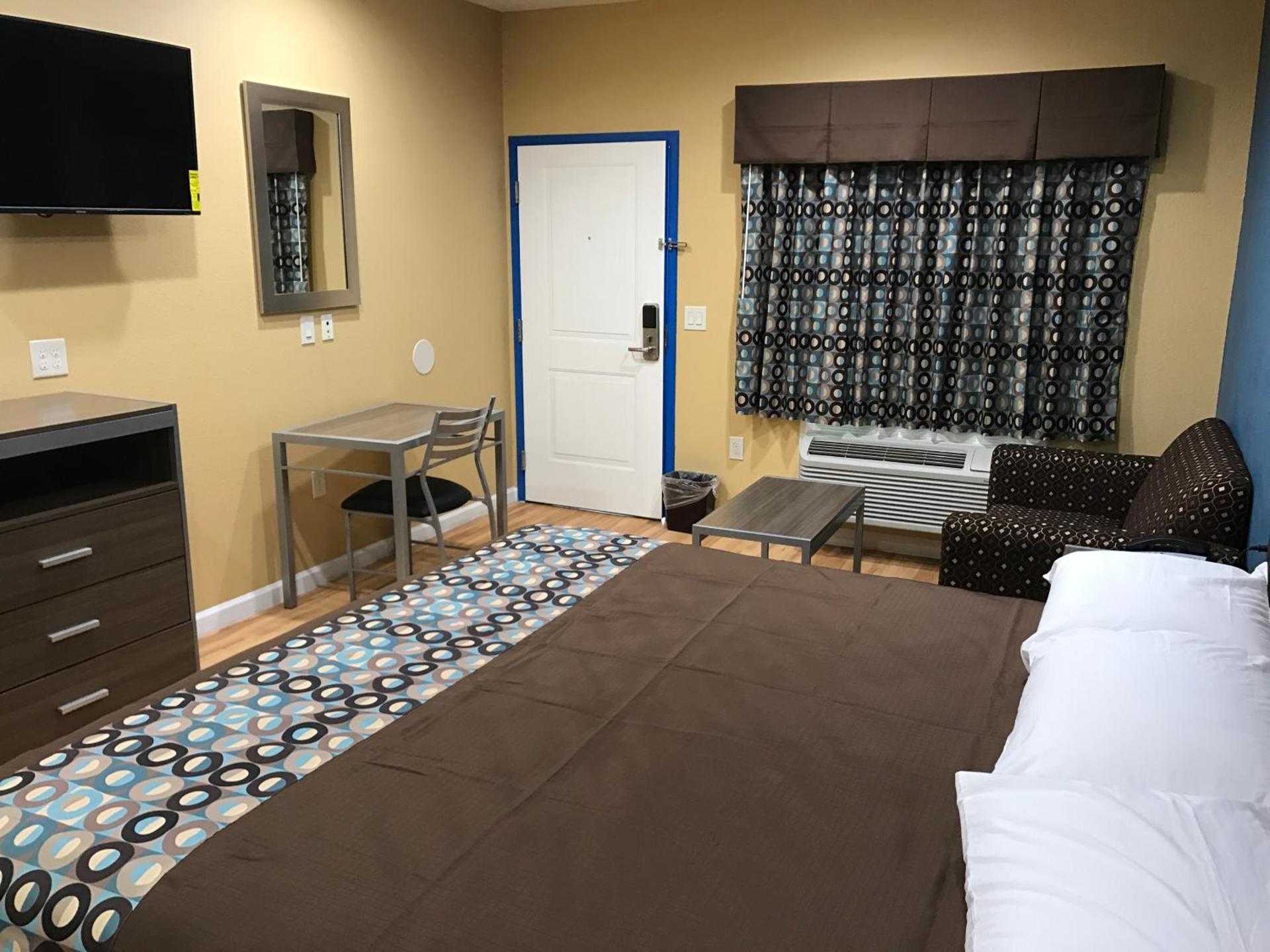 Deluxe Inn & Suites - Baytown photo 31