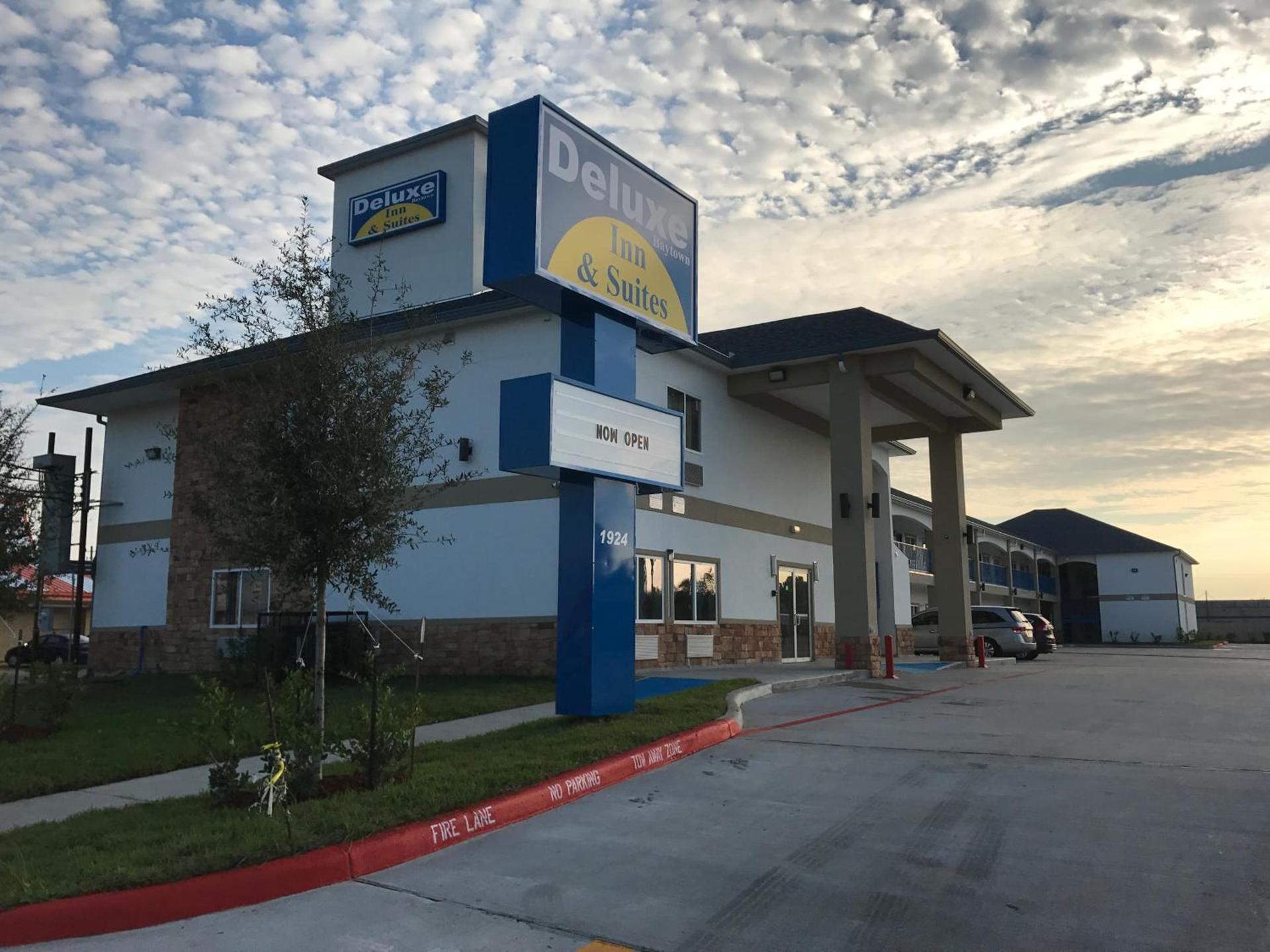 Deluxe Inn & Suites - Baytown photo 25