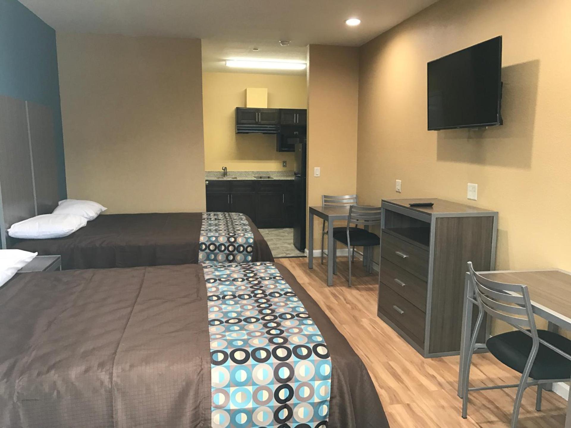 Deluxe Inn & Suites - Baytown photo 34