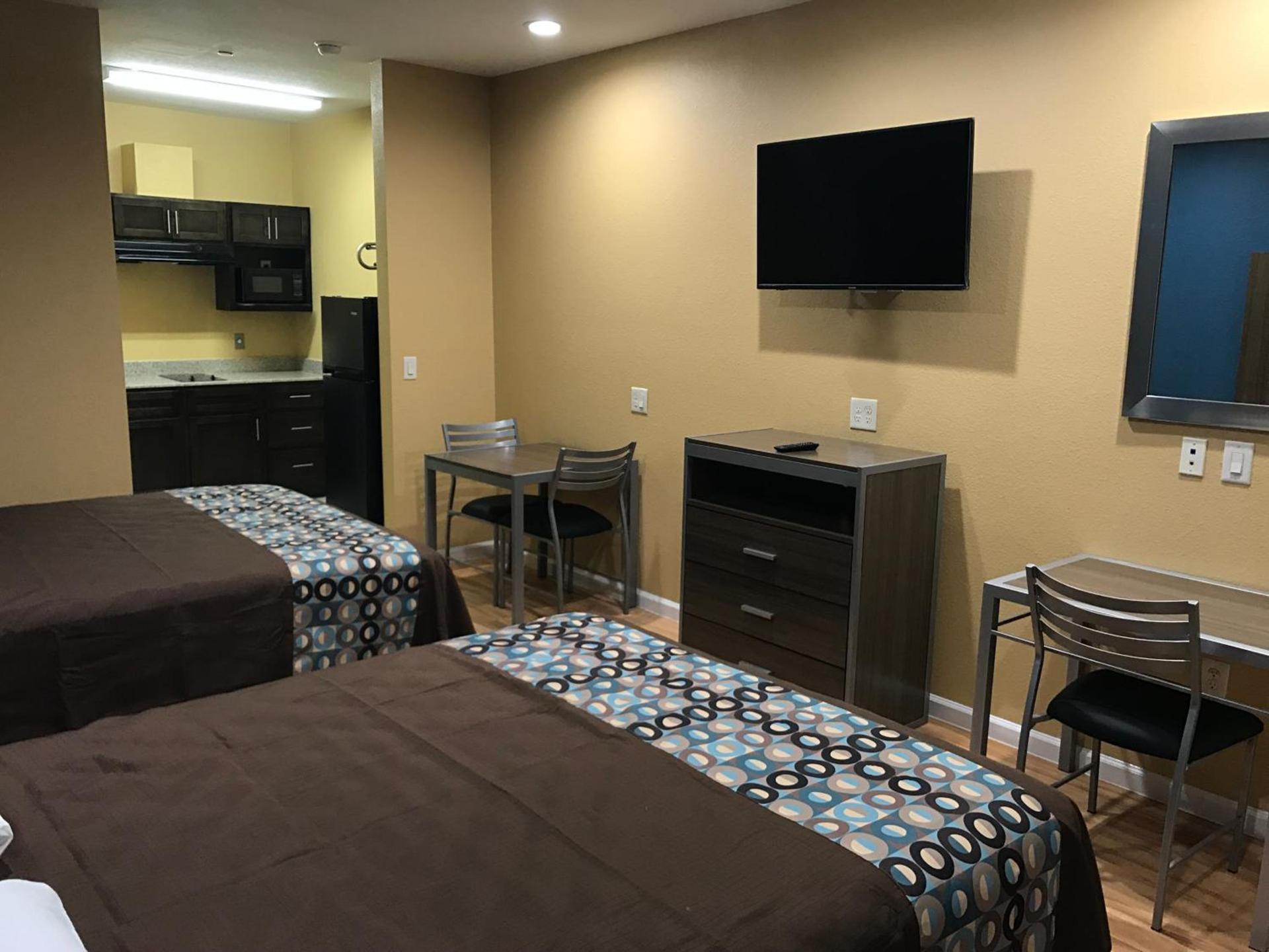 Deluxe Inn & Suites - Baytown photo 38