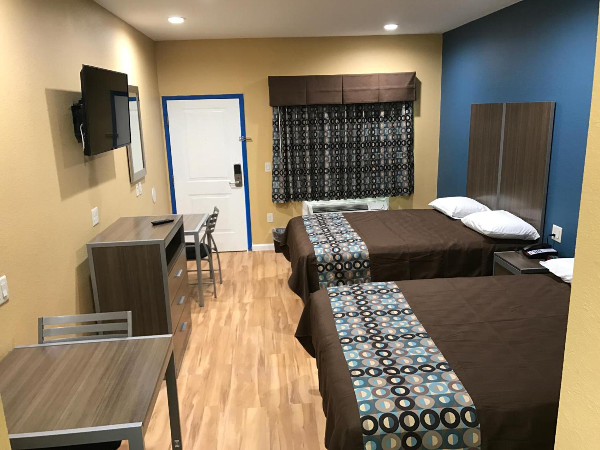 Deluxe Inn & Suites - Baytown photo 42