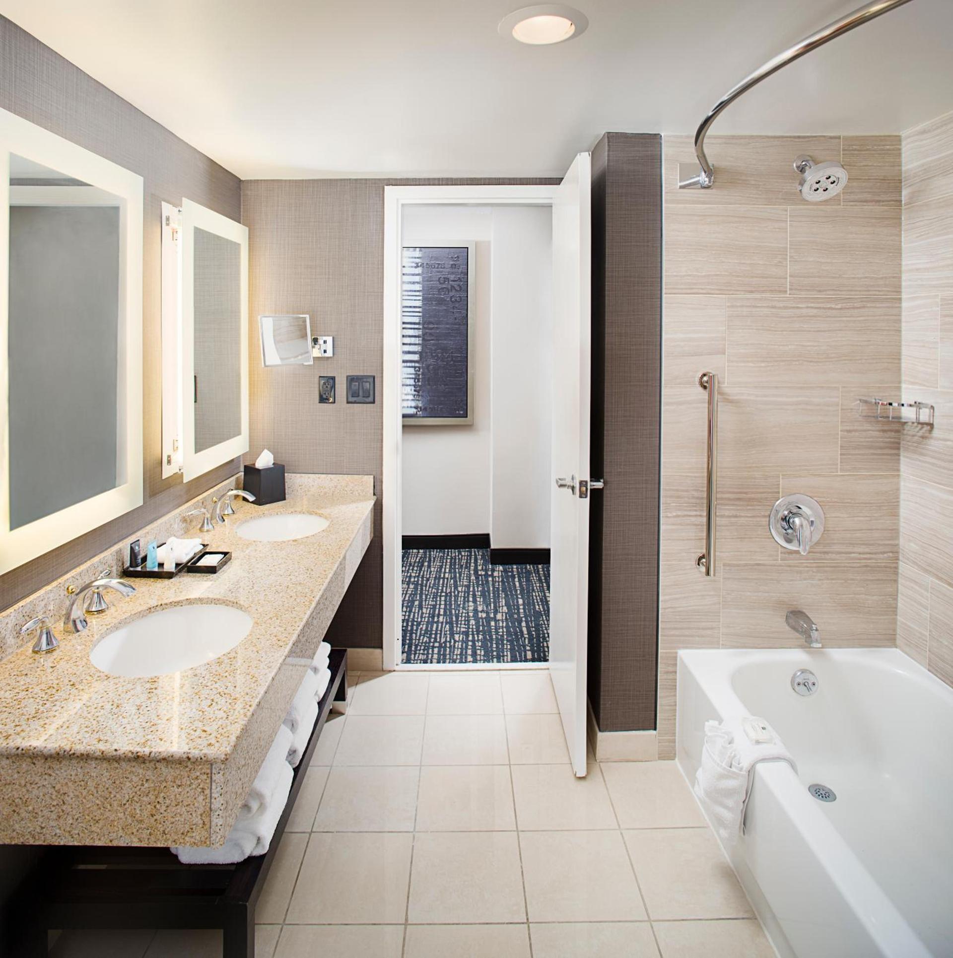 Crowne Plaza Annapolis by IHG photo 7
