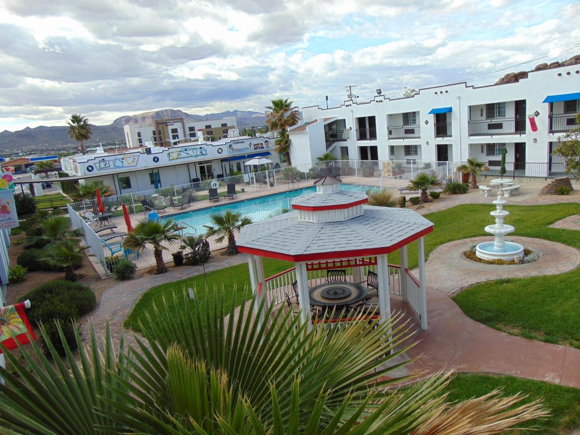 Ramada by Wyndham Kingman photo 28