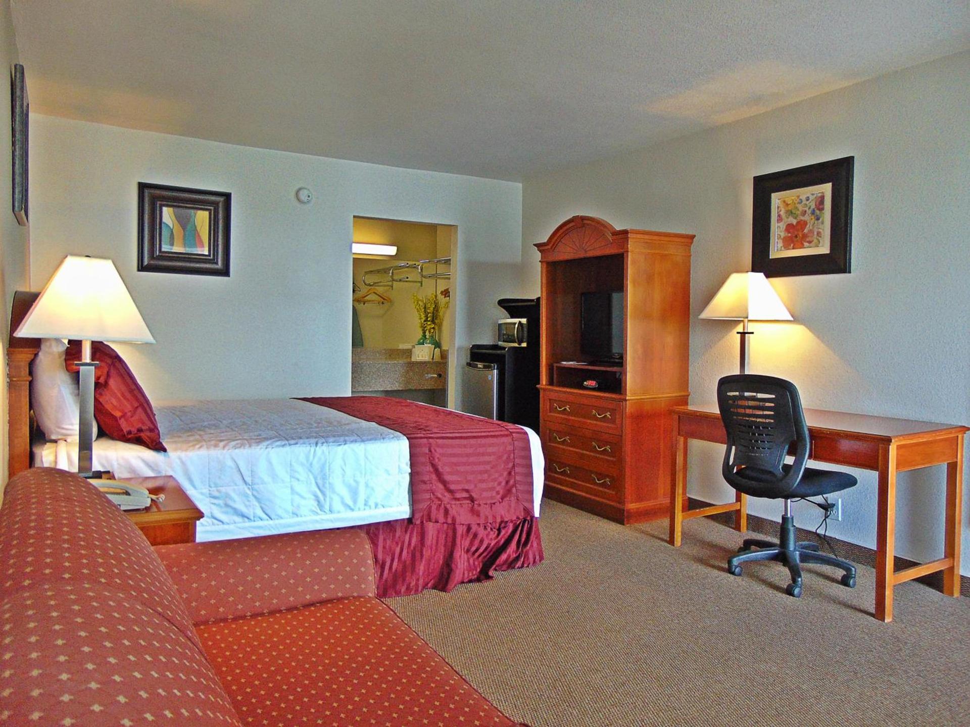 Ramada by Wyndham Kingman photo 34
