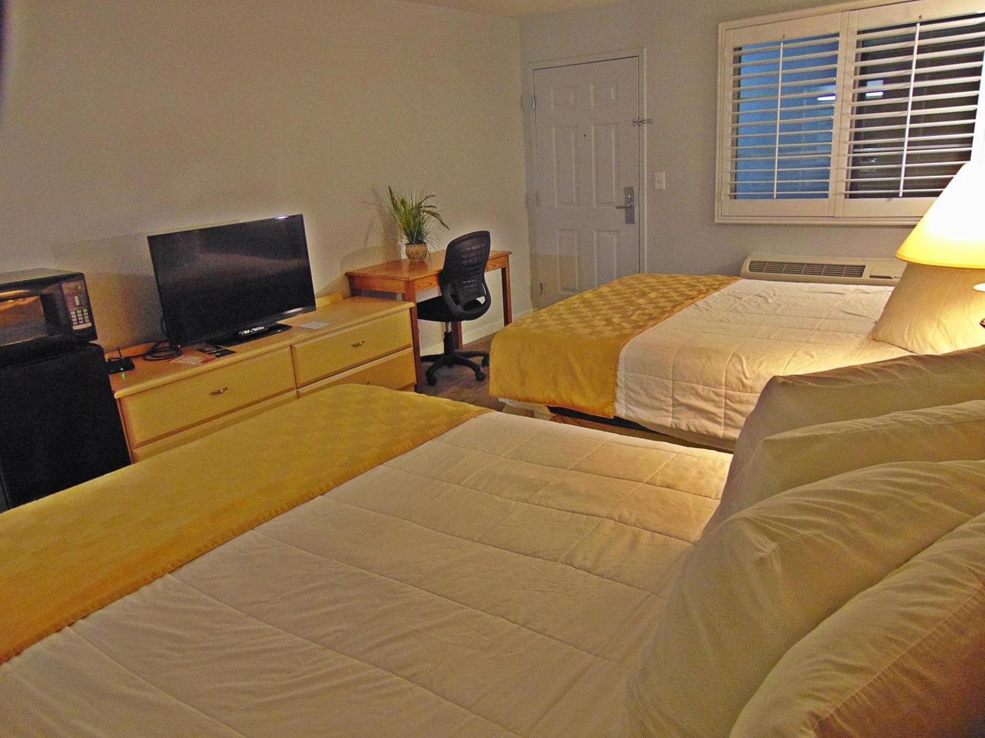 Ramada by Wyndham Kingman photo 36