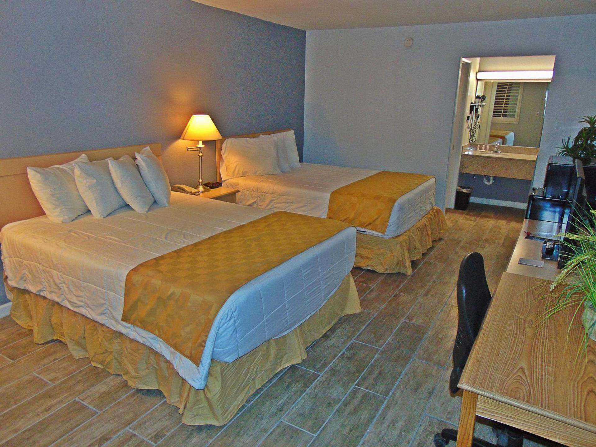 Ramada by Wyndham Kingman photo 35