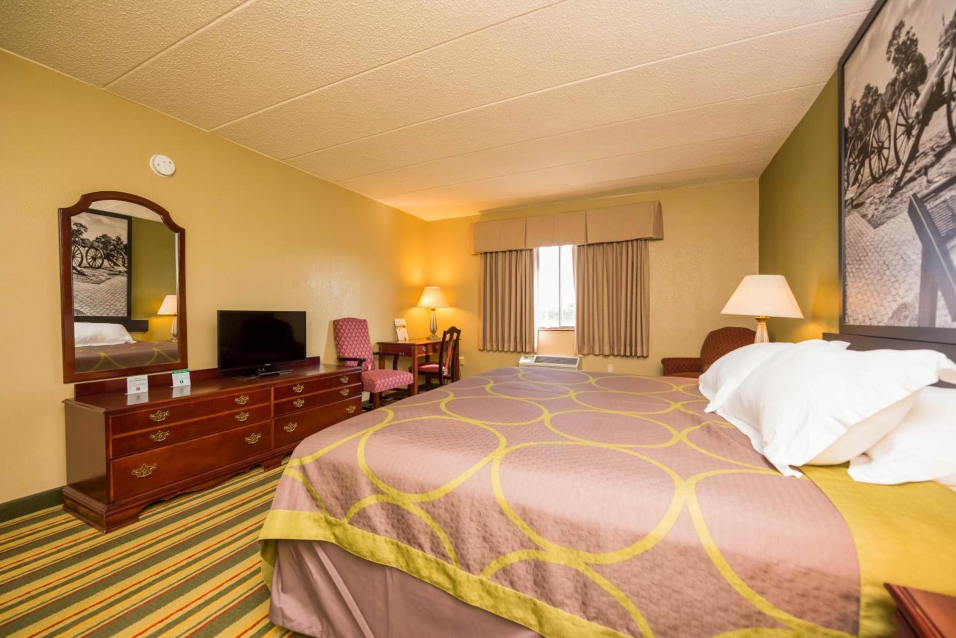 Super 8 by Wyndham Frederick photo 13