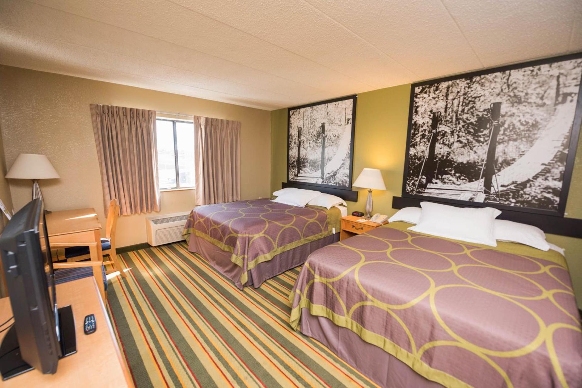Super 8 by Wyndham Frederick photo 11