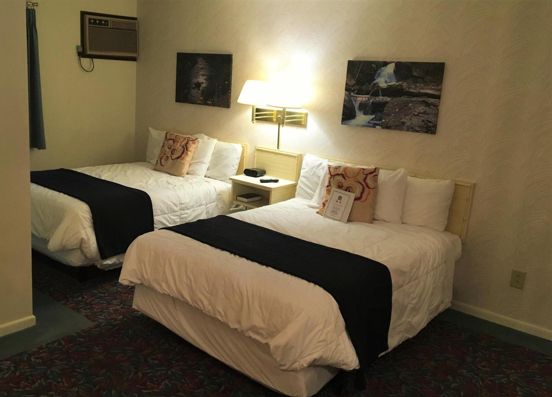 Cedar Motor Inn photo 45