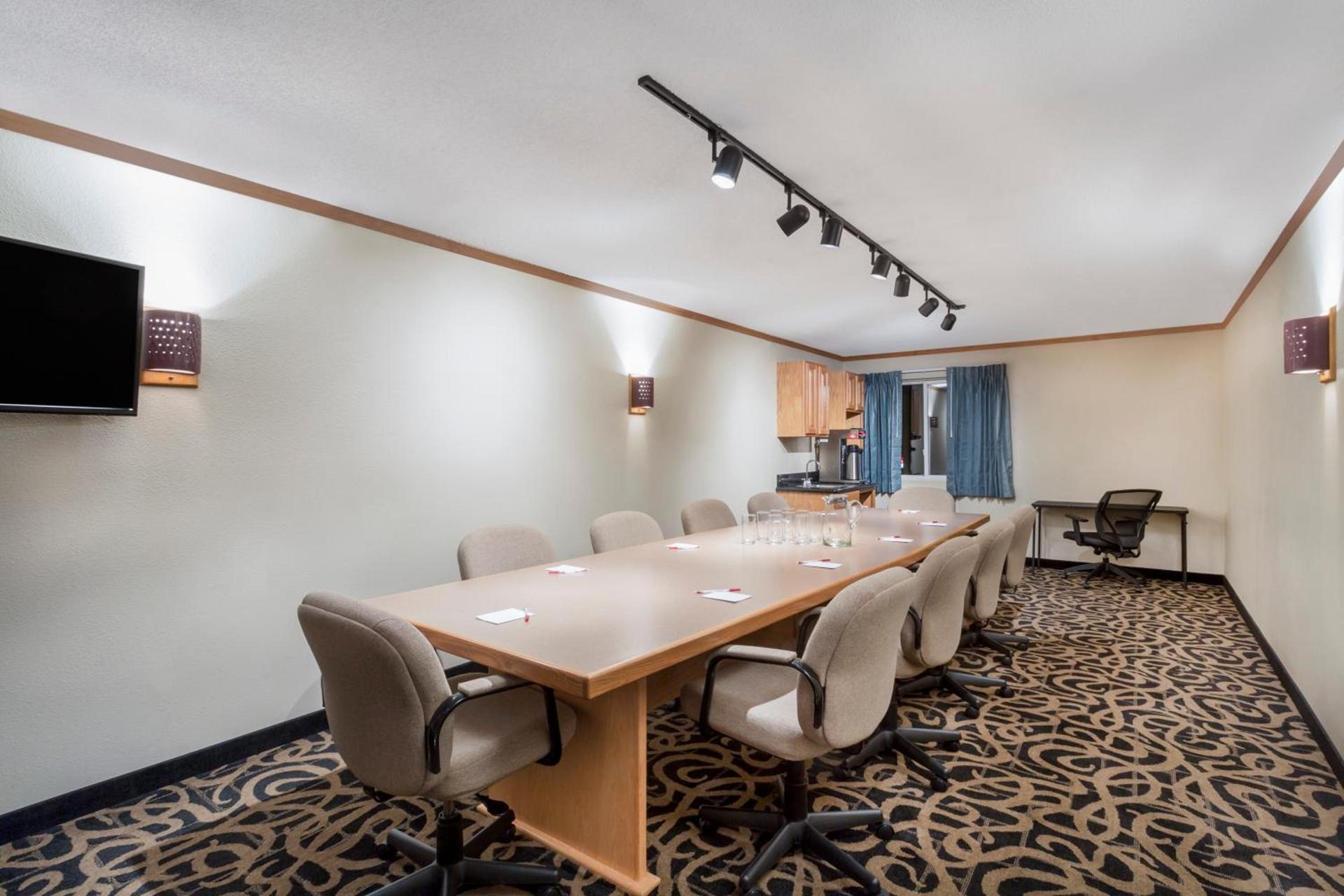 Baymont by Wyndham Bozeman photo 52