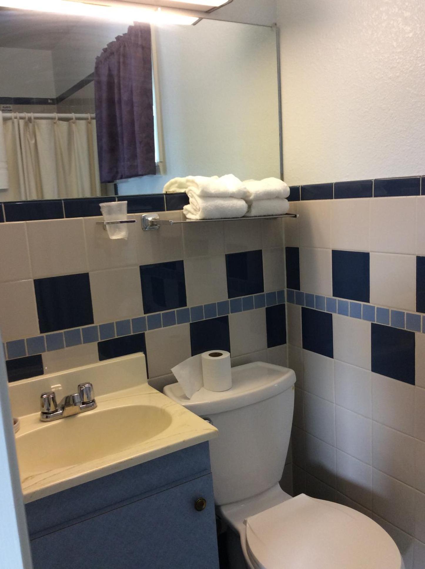Regency Inn Comanche photo 3