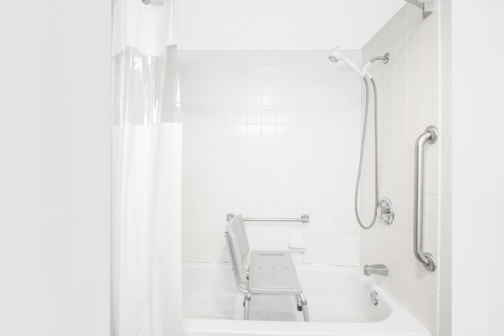 Skylight Inn Willoughby - Cleveland Mentor photo 12