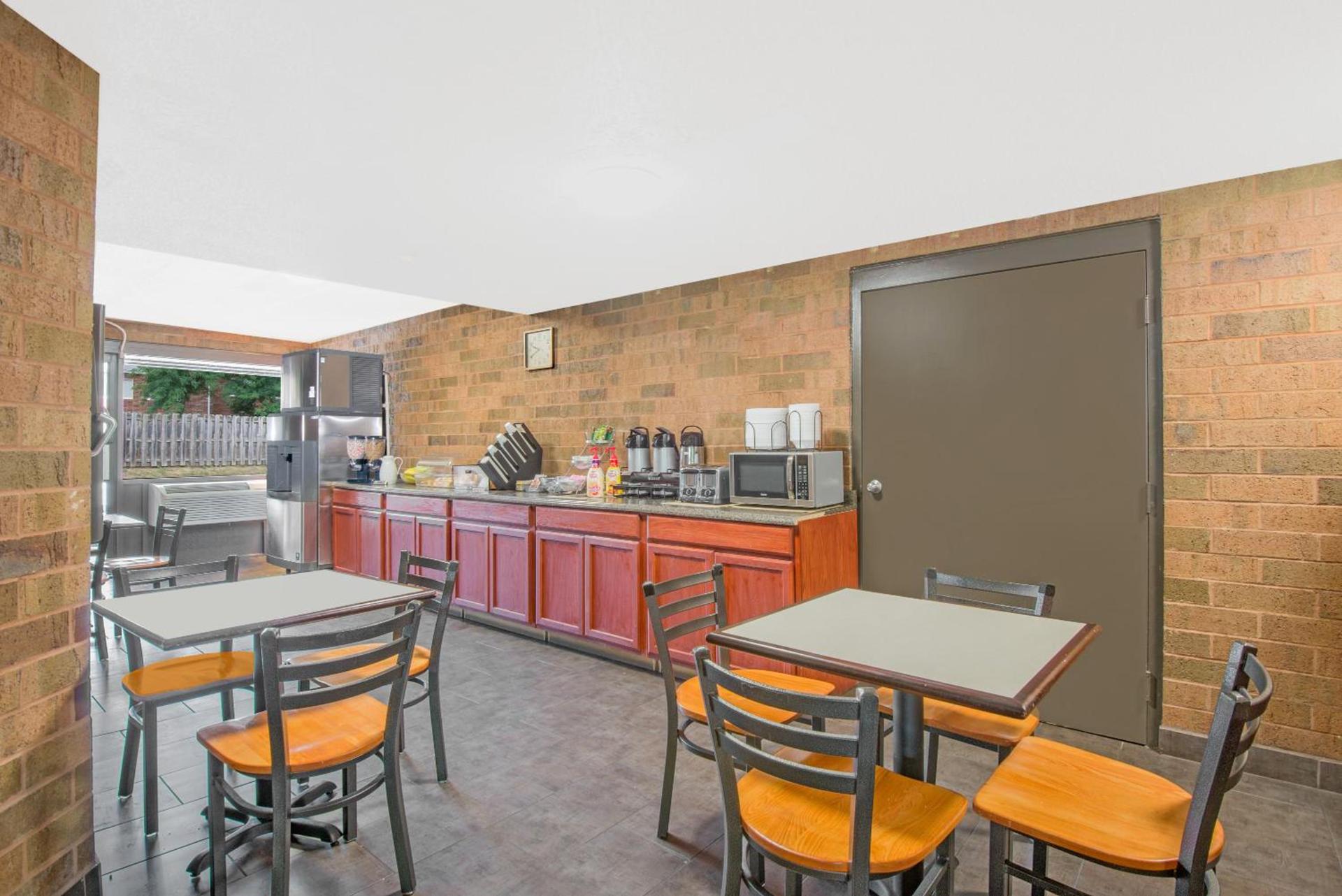Skylight Inn Willoughby - Cleveland Mentor photo 9