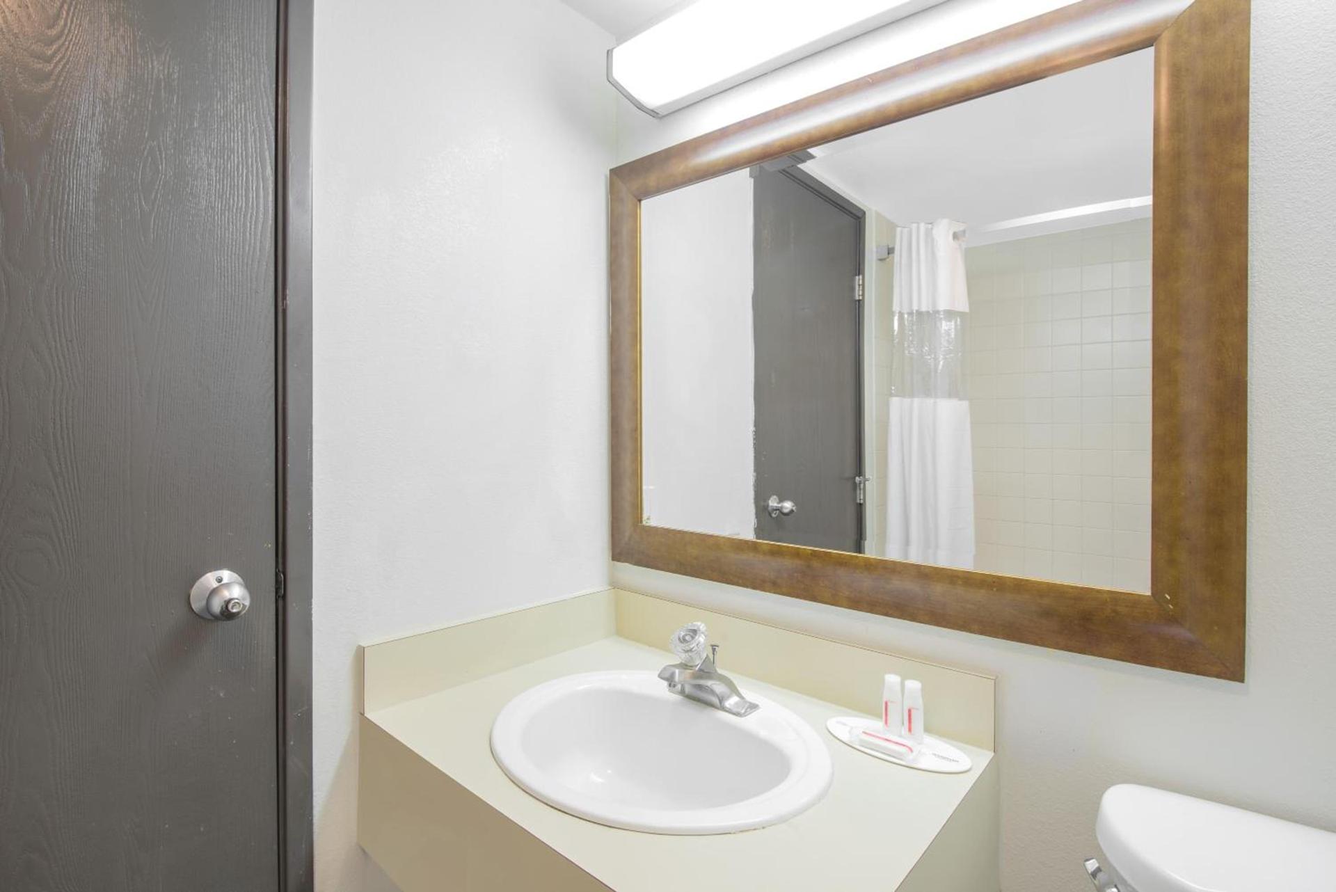 Skylight Inn Willoughby - Cleveland Mentor photo 14