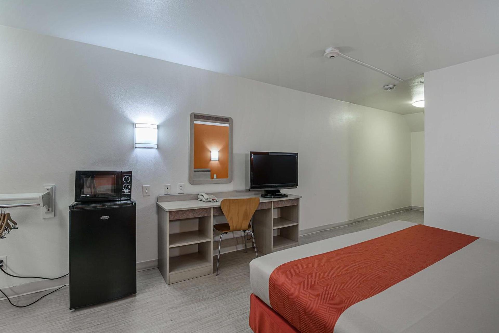 Motel 6-Pasadena, TX photo 25