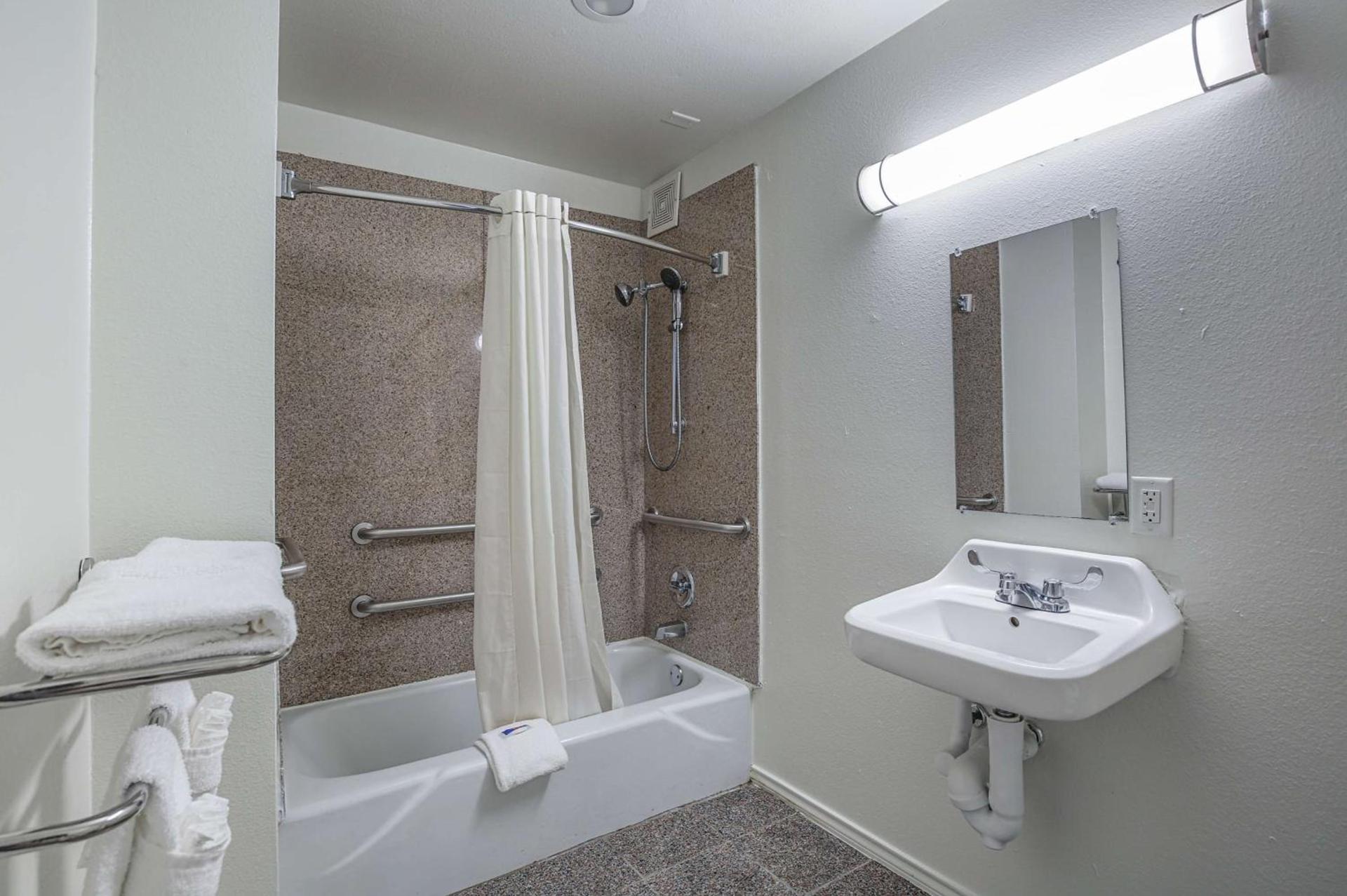 Motel 6-Pasadena, TX photo 17