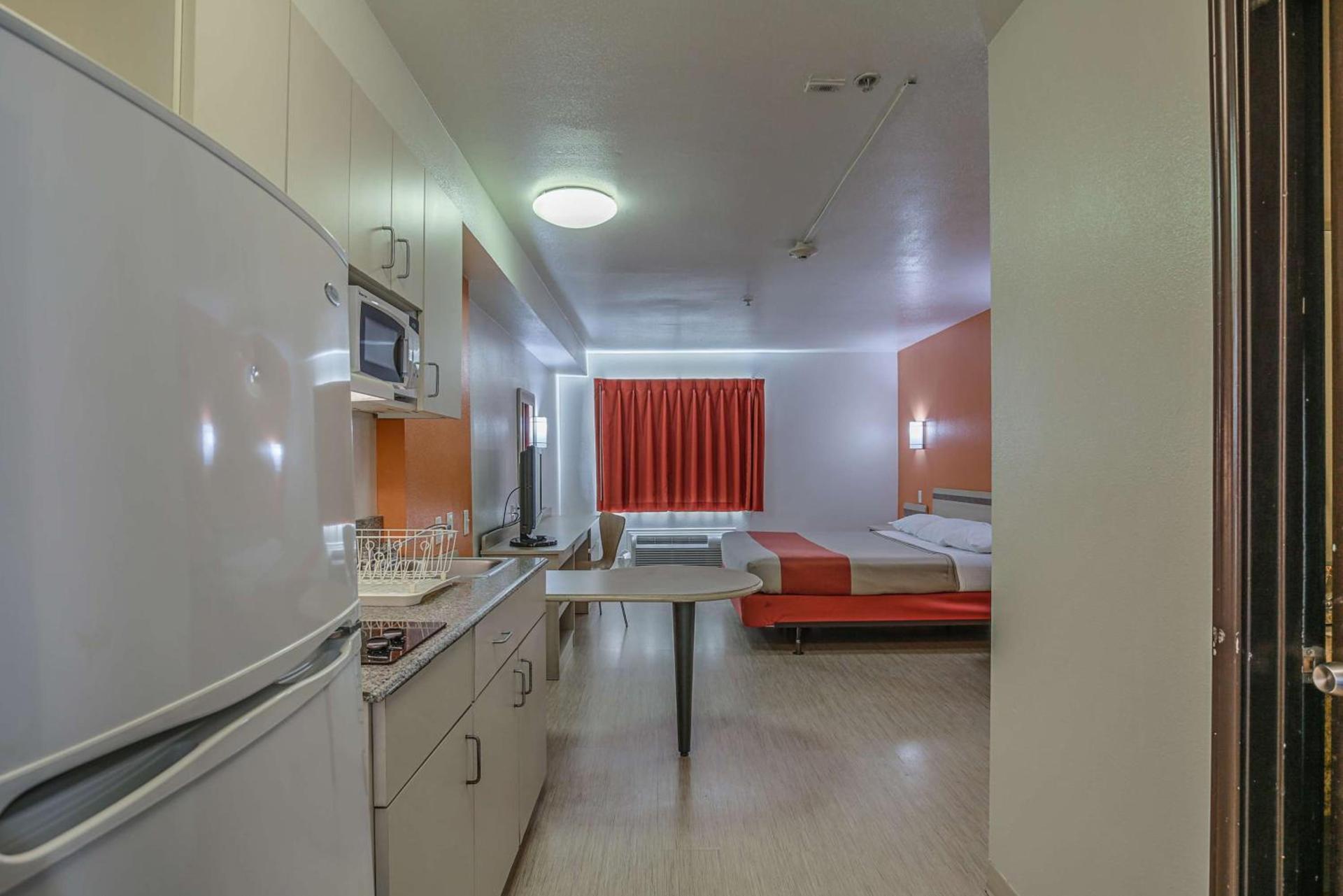 Motel 6-Pasadena, TX photo 13