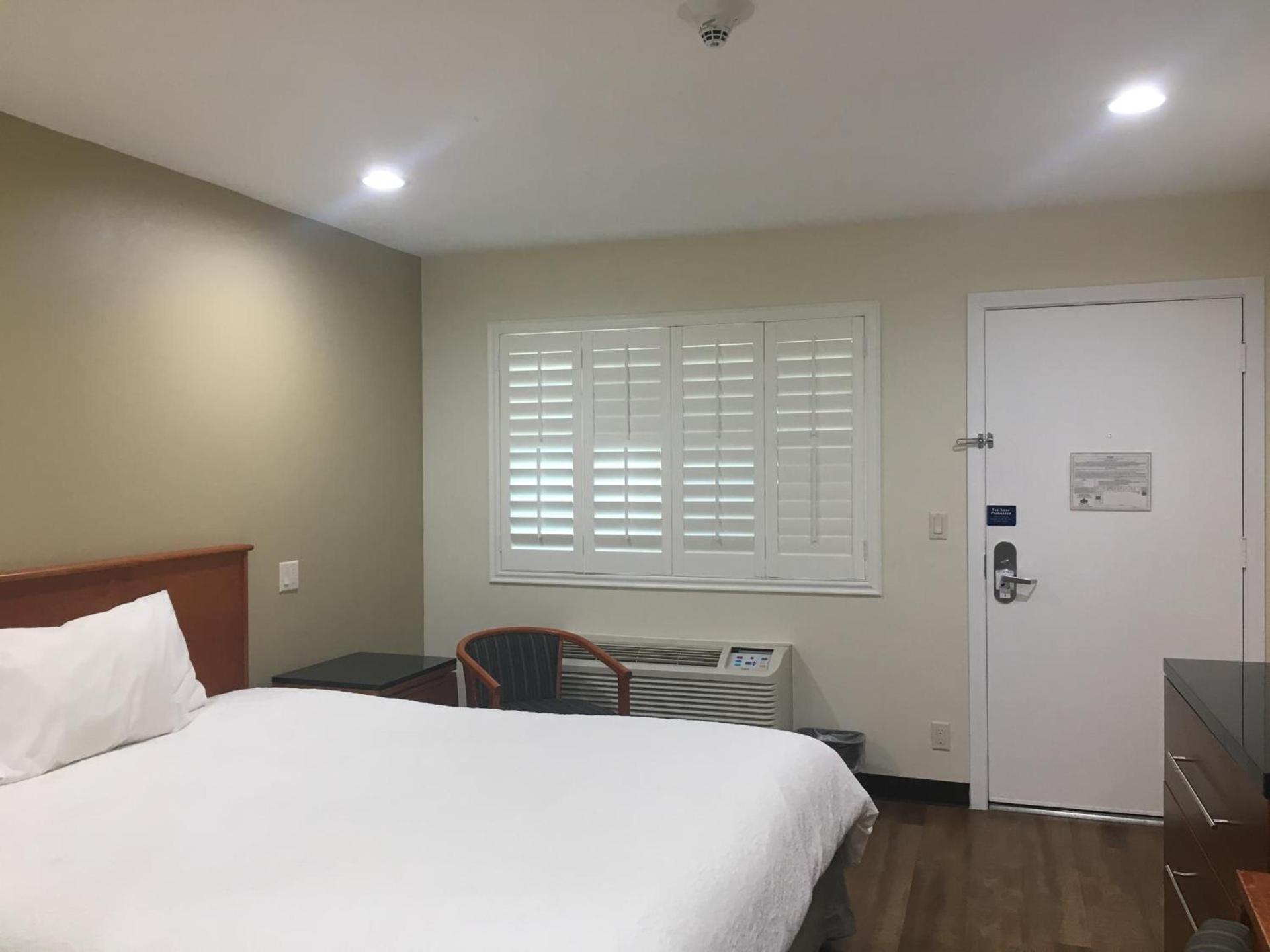 Simply Home Inn & Suites - Riverside photo 7