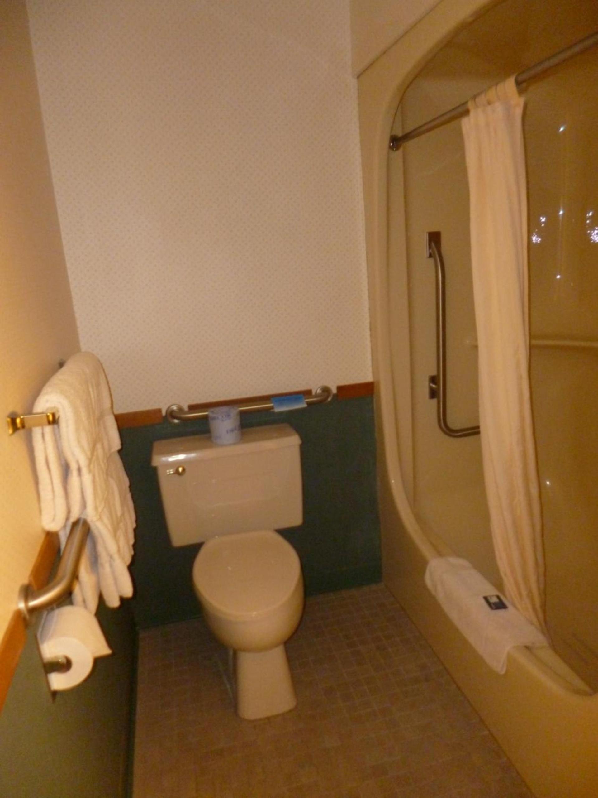 Commodores Inn photo 87
